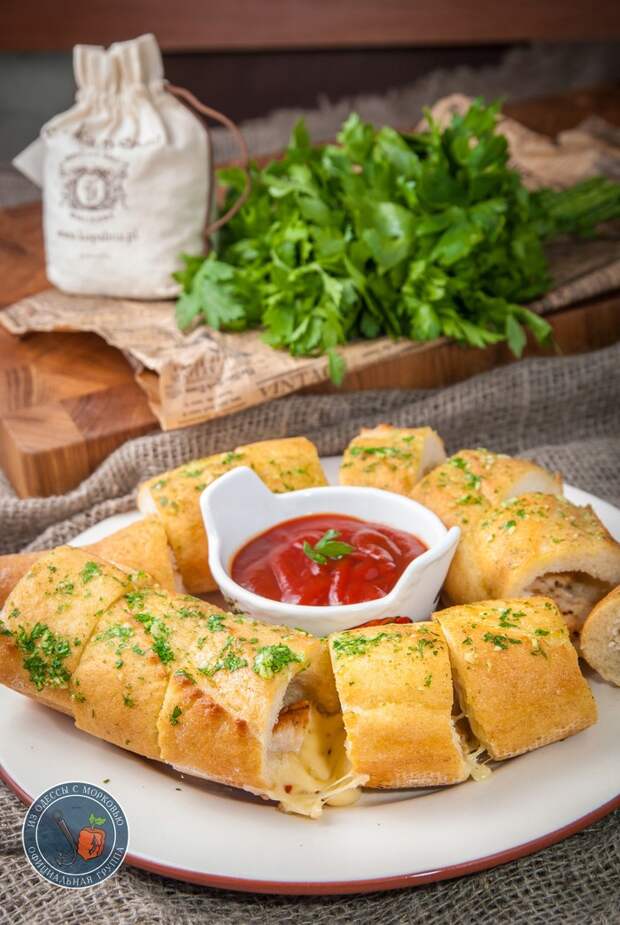 Багет с курицей, сыром и чесночным маслом кулинария, рецепт, длиннопост, еда, из Одессы с морковью, закуска, багет, пятничный тег моё