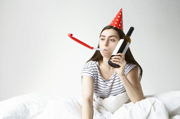 Нарколог перечислил «продлевающие страдания» народные методы борьбы с похмельем