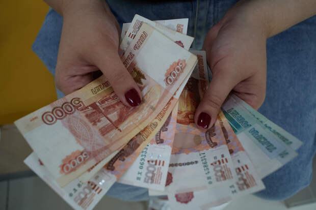 Россияне назвали самый удобный после депозитов способ хранения денег