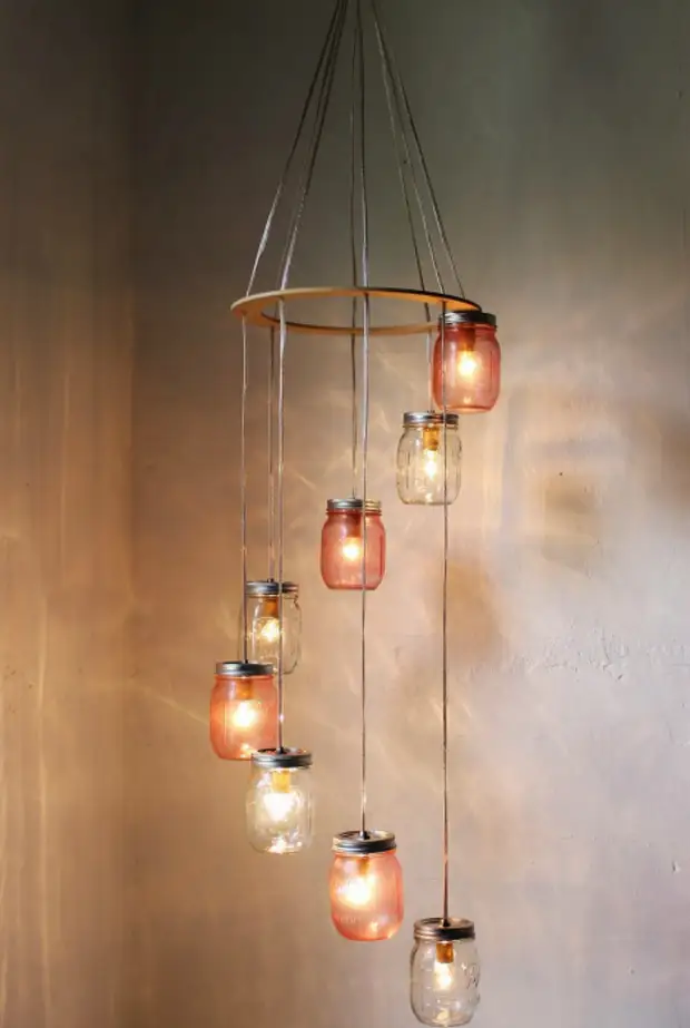 Потолочный светильник из стеклянных банок. Потолочный светильник из стеклянных банок.