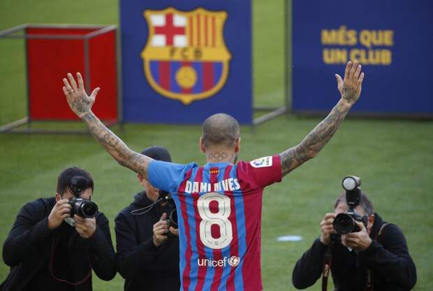 https://kaleidoscopelive.ru/novosti/dani_alves_ob_yavil_ob_uhode_iz_barselony/