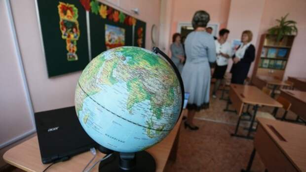 Более 80% опрошенных родителей и педагогов выступили за запрет телефонов на уроках