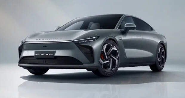 8 лет гарантии, 469 л.с., полный привод и запас хода 1231 км — за 6,5 млн рублей. В России представлен лимитированный Exeed Exlantix ES Sport