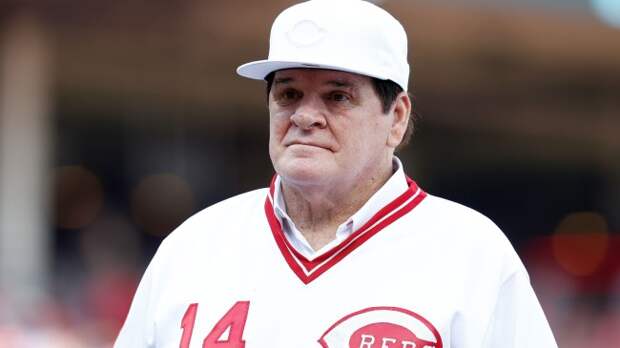 Pete Rose is honored at a Cincinnati Reds game.