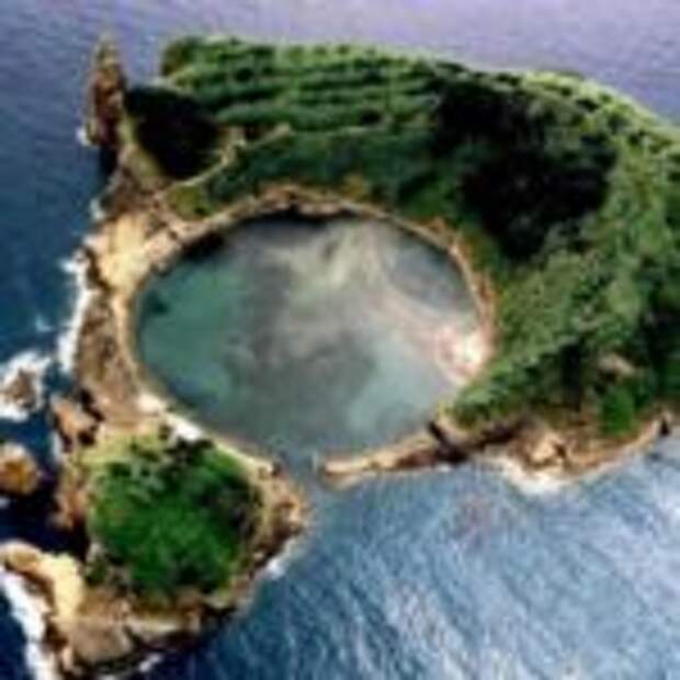Далекий и необитаемый островок Вила-Франка