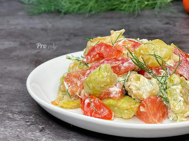 Хотите рецепт обалденно вкусного салата из кабачков? Хотите рецепт обалденно вкусного салата из кабачков? Готовится быстро, можно сказать на скорую руку. Делюсь рецептом 👇👇👇 ✍🏻 Понадобится: ✅ кабачок среднего размера ✅ помидоры 2-3 шт. ✅ мука-2 ст.