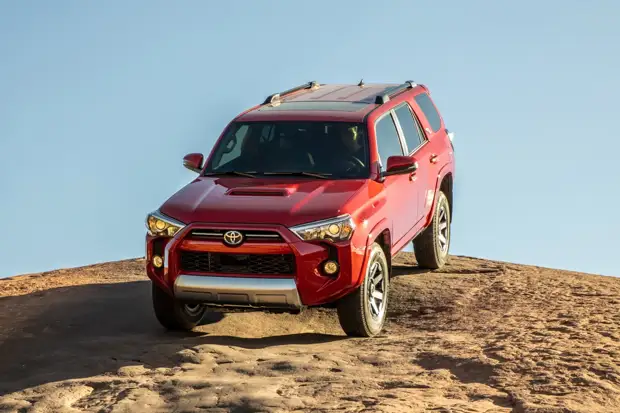 В Россию начали ввозить автомобили с Ближнего Востока