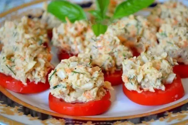 Канапе с помидорами и тунцом на Новый год Канапе с помидорами и тунцом на Новый год