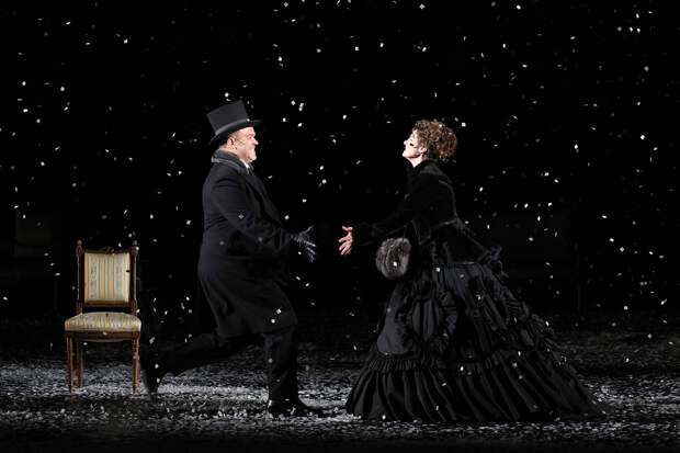 Сцена из спектакля «Анна Каренина»