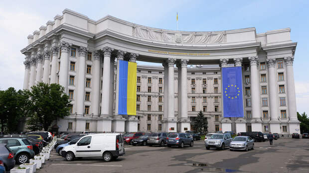 В Киеве пожаловались на падение числа сторонников ЕС среди украинцев 