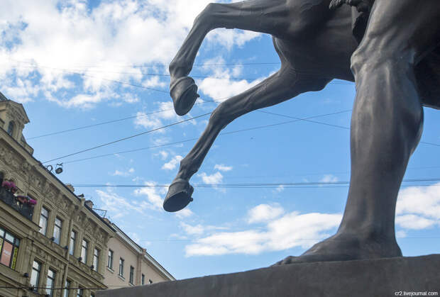 Одна из конных скульптур на Аничковом мосту. Санкт-Петербург  