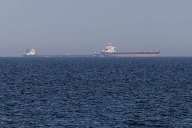 Под Одессой после атаки судна с военными поставками НАТО утонул груз