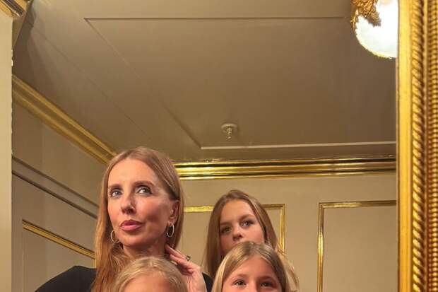 Бывшая жена Федора Бондарчука появилась на публике с их внучками