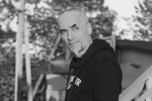 Умер осужденный за листовки в магазине российский художник