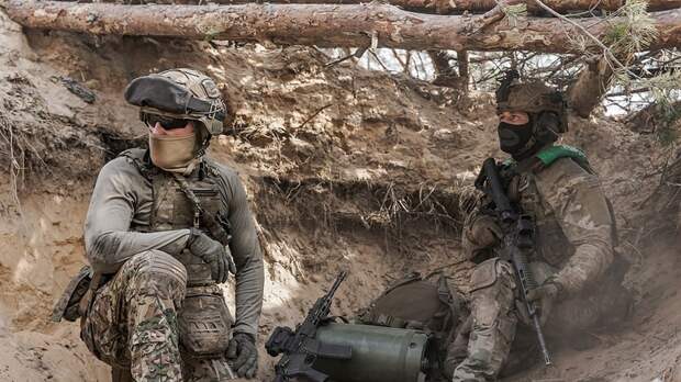 Российские бойцы ударом комплекса «Искандер-М» ликвидировали колонну из 15 топливозаправщиков Вооруженных сил Украины, сообщили в Министерстве обороны РФ.-3