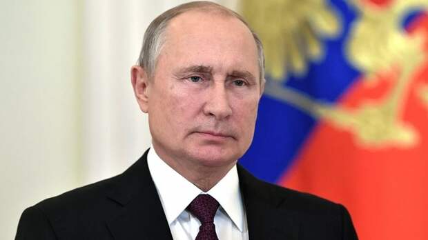 Путин повысил зарплаты президенту и премьеру