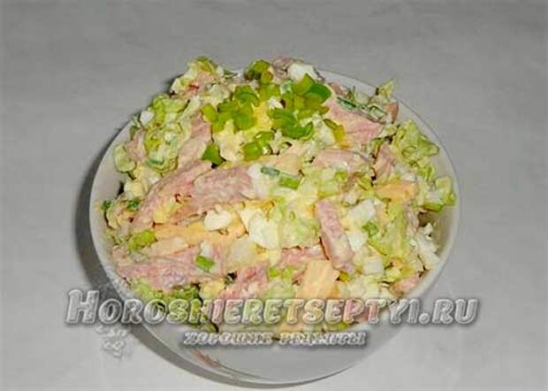 Вкусный салат с пекинской капустой и колбасой