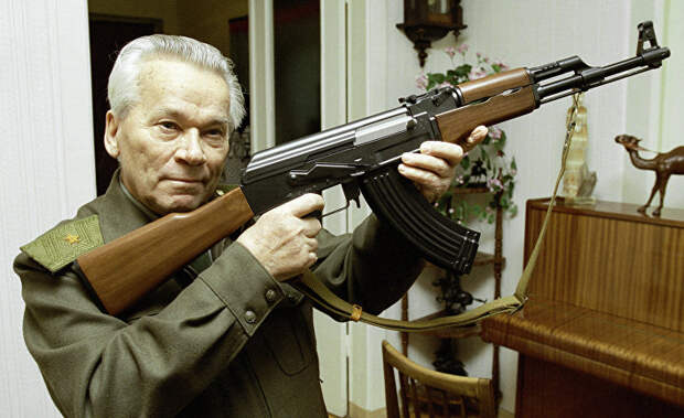 Калашников с автоматом АК-47