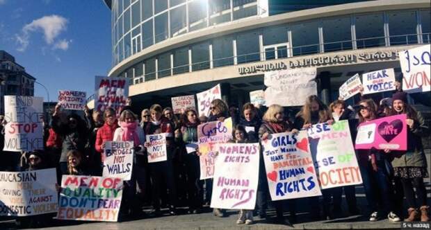 В Тбилиси прошел Женский марш против Трампа