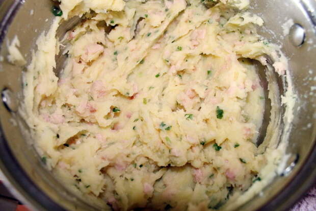 А пюре и так получается вкусным даже без молока :)