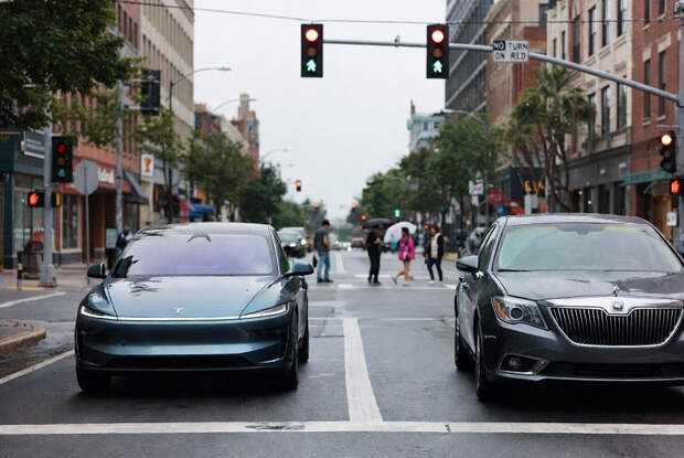 Электромобили оказались не опаснее для пешеходов, чем бензиновые