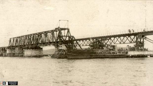 Крымский (Керченский) мост 1944 год СССР Два Крымских моста разрушились, а третий соединил Россию и Крым, поезда уже ходили Фото первых Крымских мостов построенных Германией и СССР, стоимость и общее расстояние Крымского (Керченского) моста и др. интересные факты