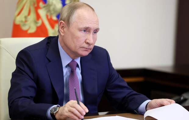 Путин раскритиковал банки, "пьющие кровь" из пенсионеров после выдачи им кредитов