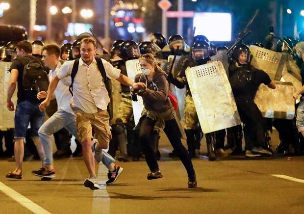 В Белоруссии на митинге могли появиться «неизвестные снайпера» В Белоруссии на митинге могли появиться «неизвестные снайпера»