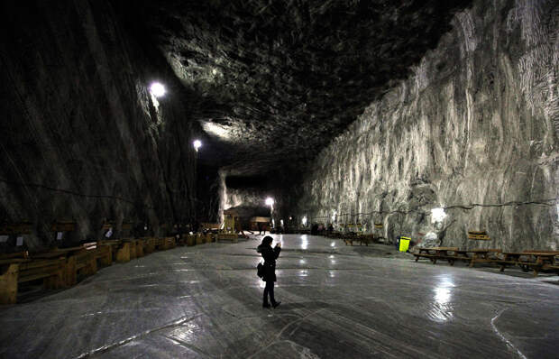 Одной из известных достопримечательностей Румынии считается соляная пещера, расположенная в городе Прайд