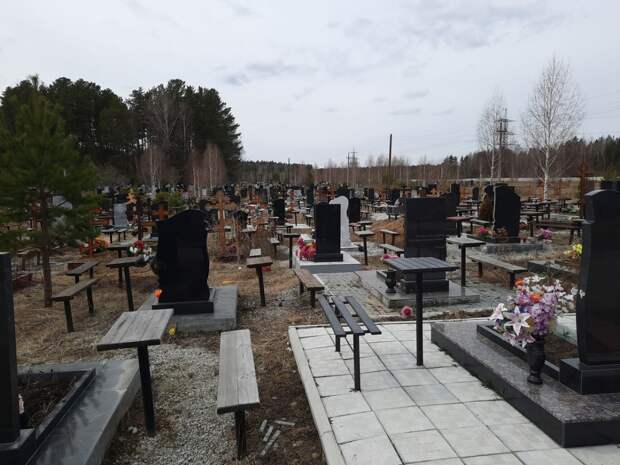 На екатеринбургских кладбищах запретили строить частные крематории