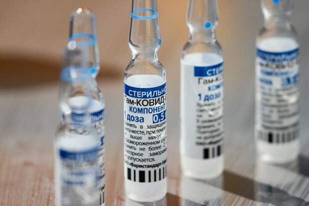 В Кремле посчитали уровень вакцинации от COVID-19 недостаточным