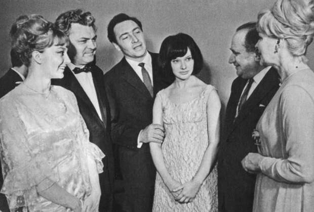 IV Международный кинофестиваль. А. Вертинская, С. Бондарчук, В. Тихонов, Л. Савельева, Б. Захава и И. Скобцева. 1965-й год