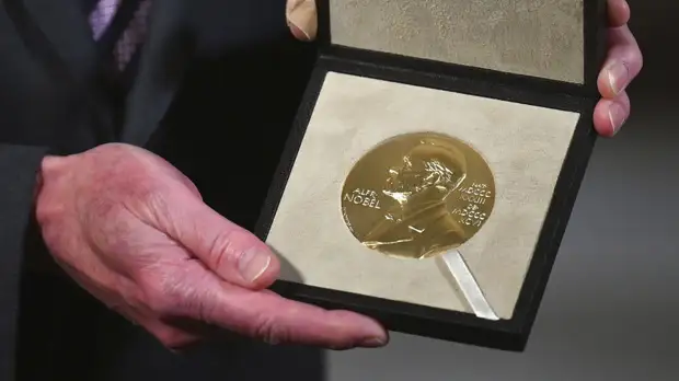 Академик РАН прокомментировал присуждение Нобелевской премии по медицине в 2021 году