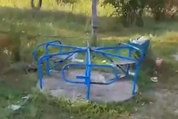 Родители пожаловались на опасные детские площадки в селе Тамбовского округа