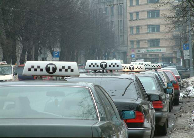 Комитет ГД рекомендовал принять во втором чтении законопроект об однодневной страховке для таксистов