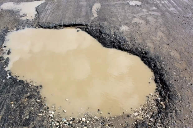 Эксперт Ожогин предупредил об опасности дорожных ям для подвески автомобиля