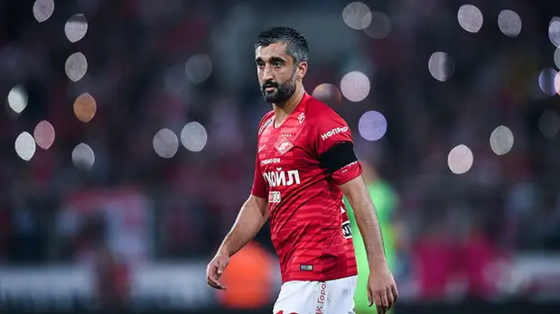 Самедов нанесёт первый удар по мячу в матче РПЛ «Крылья Советов» — «Спартак»