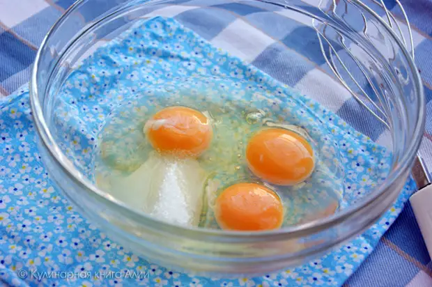 Блины тающие во рту. 50 Г яиц это. Красить яйца с сахаром и лимонной кислотой.