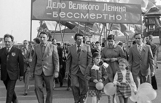 Советский Первомай: хроника за 66 лет