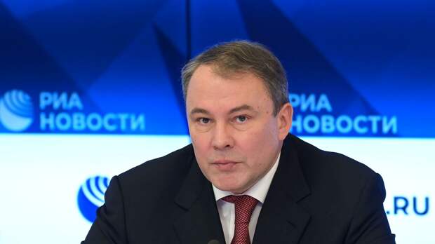 Толстой назвал Зеленского шоуменом 