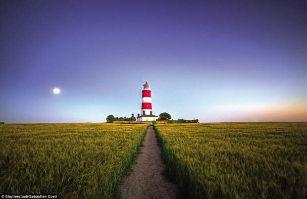 Маяк Happisburgh в графстве Норфолке