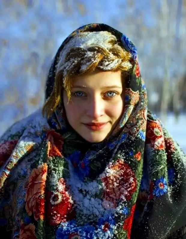 В русском платке зимой