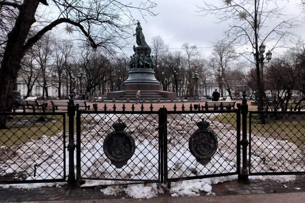 Температурные качели и перепады давления. В Санкт-Петербурге хозяйничает гребень антициклона