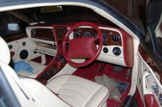 Еще один заброшенный гараж (16 фото)