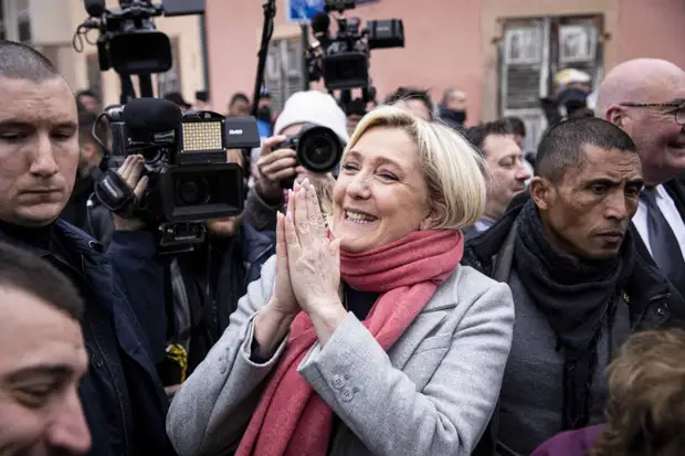 Повесь трубку, Макрон! Марин Ле Пен имеет все шансы стать новым президентом Франции