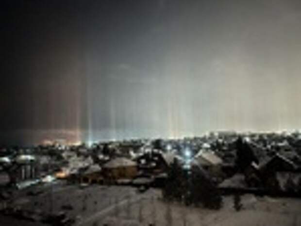 В Барнауле в небе заметили световые столбы / Фото: amic.ru