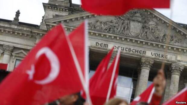 Турецкий министр напомнил Германии о «сожженных в печах евреях»
