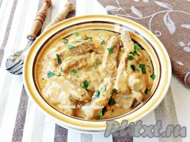 Мясо, тушёное со сметаной