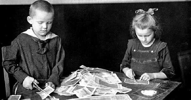 7 исторических фото бедных немцев, которые купаются в деньгах