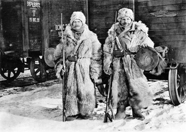 Чешские легионеры охраняющие поезд в мороз, Сибирь, 1918 год. история, ретро, фото